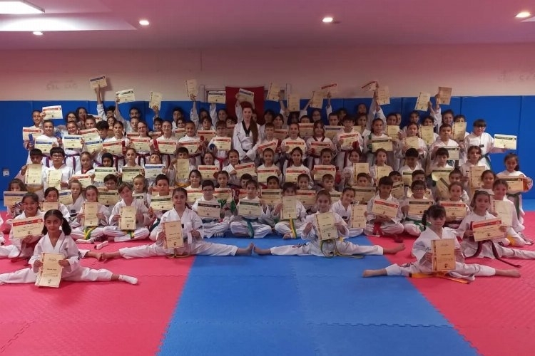 Bozüyük'te Genç Taekwondocuların Başarı Dolu Kuşak Geçişi