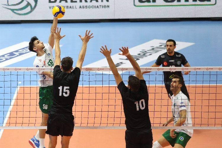 Bursa Büyükşehir Voleybol Takımı Balkan Kupası'na İyi Bir Başlangıç Yaptı