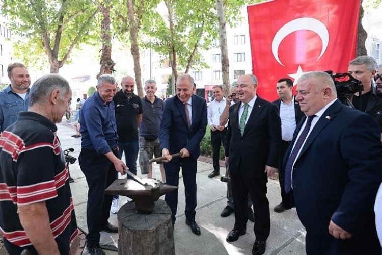 Vali ve Başkan, Demir Döverek Dayanışmayı Kutladı