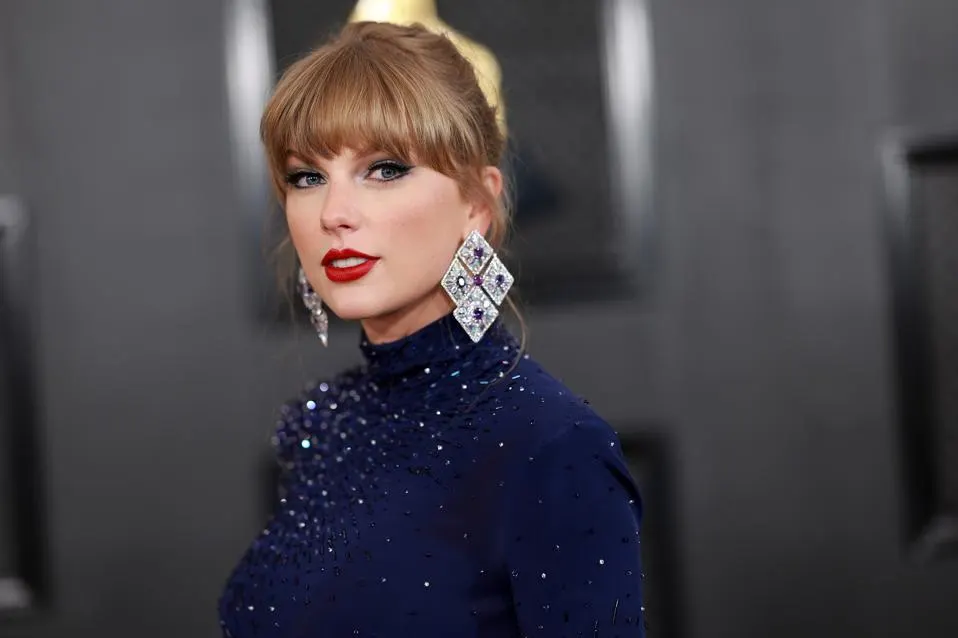  Gelsenkirchen, Taylor Swift Onuruna Geçici Olarak 