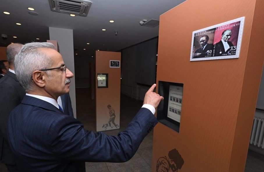 Bakan Uraloğlu'ndan Pul Müzesi'ne Anlamlı Ziyaret