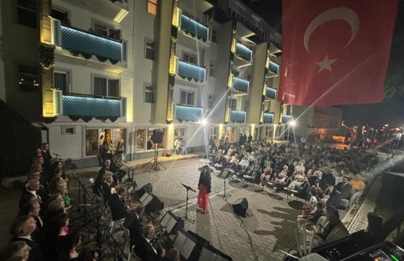 Oylat'ta Unutulmaz Bir Musiki Gecesi