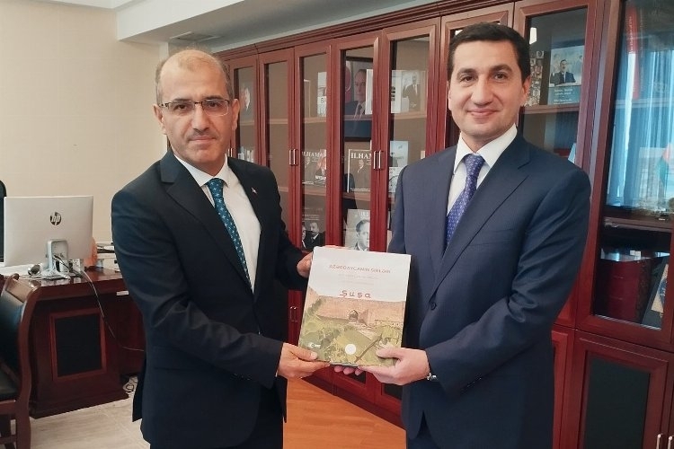 Azerbaycan'ın Sırları' Kitabı Hacıyev'e Sunuldu