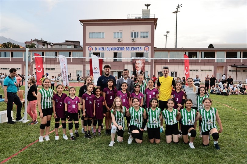 Büyükşehir'den Gençler için Mini Voleybol Şenliği