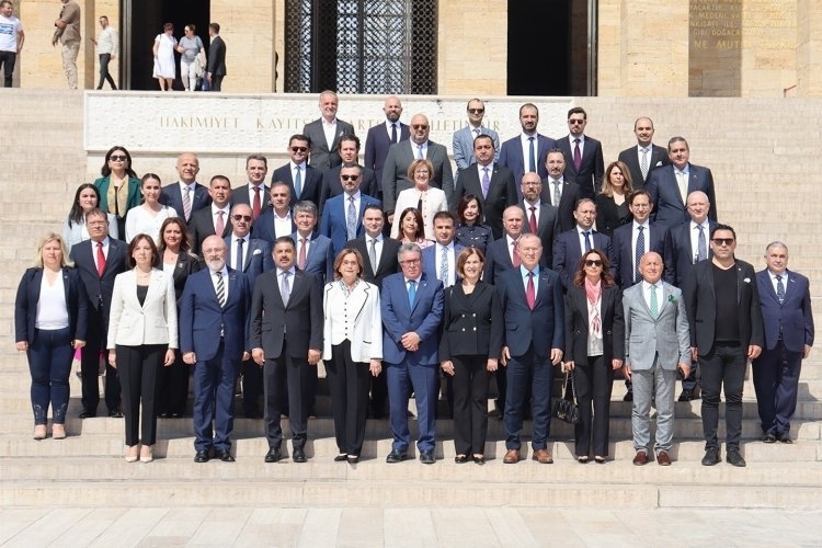 TÜRKONFED'in Gündemi: Ekonomi ve Eğitim Öncelikli Konular