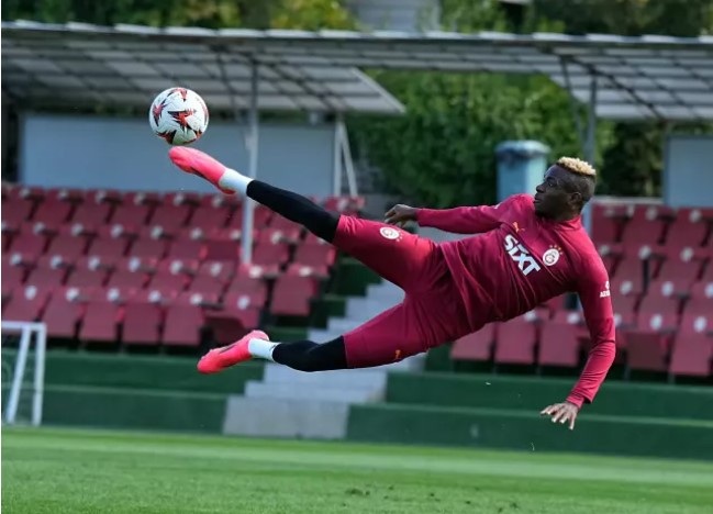 Victor Osimhen'in Röveşata Golüyle Dünya Gündeminde