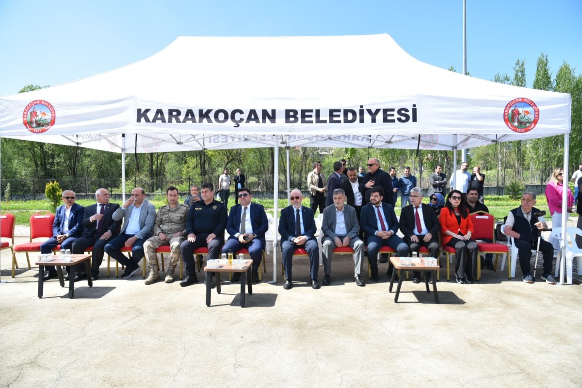 Başkan Dumandağ, Karakoçan’daki Çocuk Şenliğinde Miniklerin Sevincine Ortak Oldu 