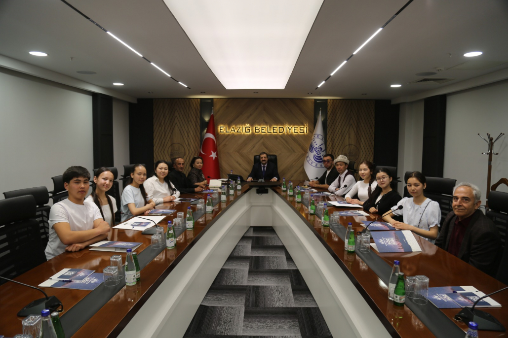 Elazığ’da 19 Mayıs Buluşması: Kırgız Heyet ve Öğrenciler Bir Araya Geldi