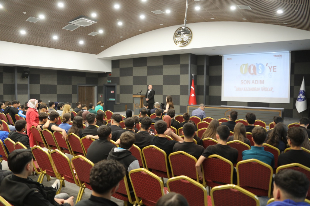 Tahsin Aydın, “Gelecek Sensin” Projesi Kapsamında Öğrencilerle Buluştu