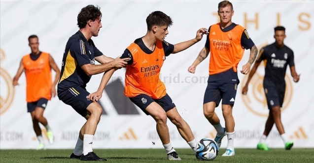 Arda Güler Real Madrid antrenmanında performansıyla büyüledi.