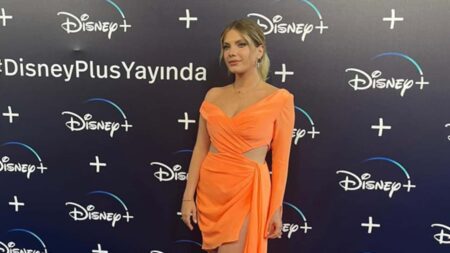 Eda Ece, Disney Plus'ın Atatürk Dizisini Yayınlamama Kararına Sert Tepki Gösterdi