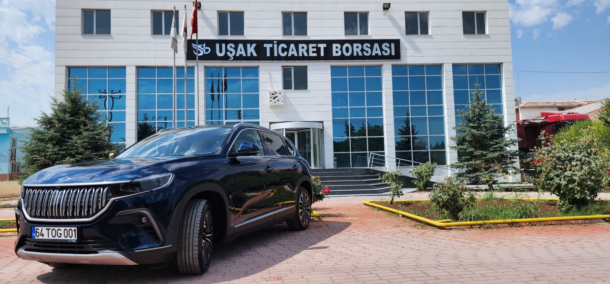  Uşak Ticaret Borsası, Türkiye'nin Milli Otomobili TOGG'u Kamu Kurumlarında Kullanılmak Üzere Teslim Aldı