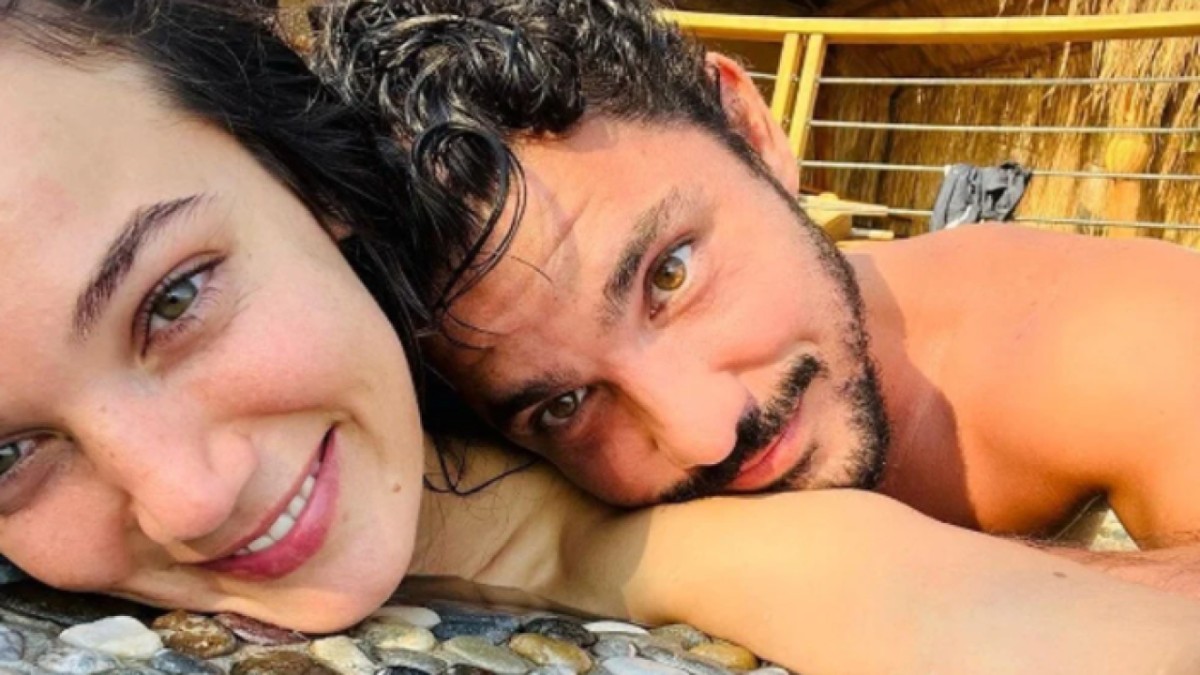 Nilüfer Yıldırım'dan Pınar Deniz'e Anlamlı Jest