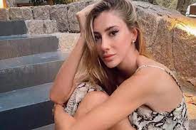 Şeyma Subaşı, Sosyal Medya Hesaplarını Yönetecek Kişi Arıyor