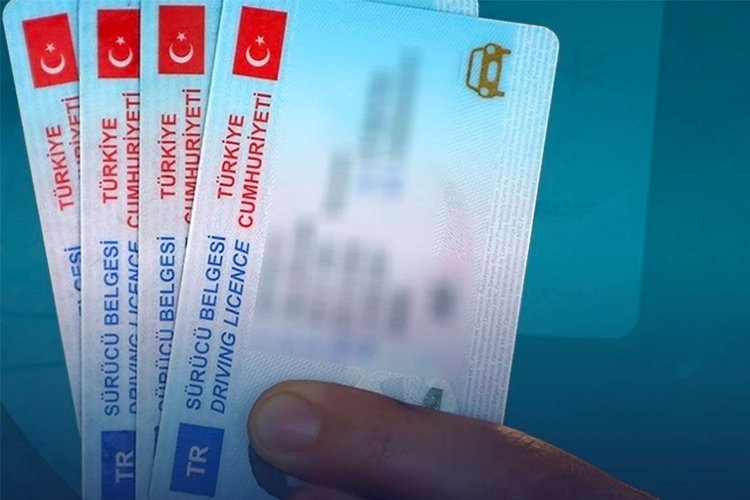 Sürücü Belgesi Bilgileri Kimlik Kartlarına Aktarılıyor