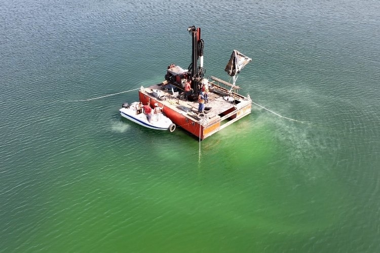 Türkiye'de Bir İlki Gerçekleştiriyor: ASKİ, Baraj Üzerine Yüzer Güneş Enerjisi Santrali (GES) Kurarak Elektrik Üretecek