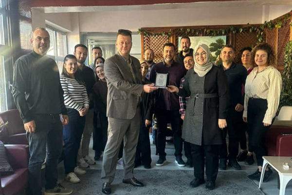 Uşak Huzur Evi'nden Emeklilik Töreni: Ferhat Bayraktar'a Veda yemeği