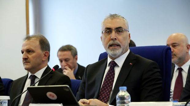 BAKAN IŞIKHAN, TÜRK-İŞ'TE