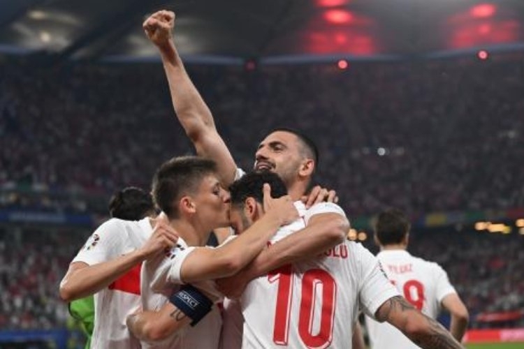 Millî Takımımız, Çekya'yı 2-1 mağlup ederek UEFA Avrupa Şampiyonası'nda son 16 turuna yükseldi






